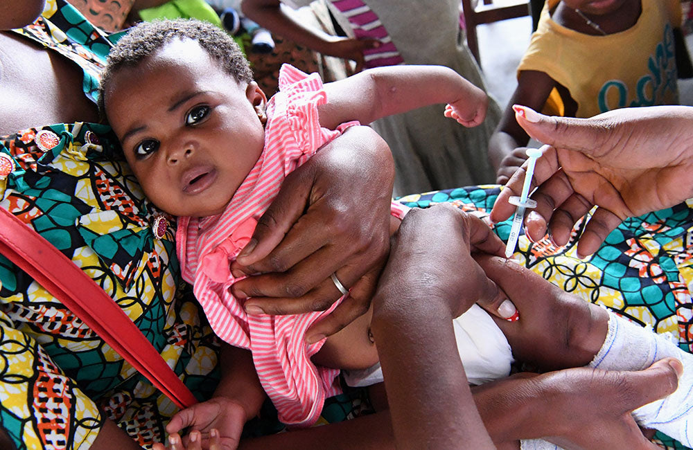 Baby receiving meningitis vaccination © UNICEF/UN0283257/Frank Dejongh